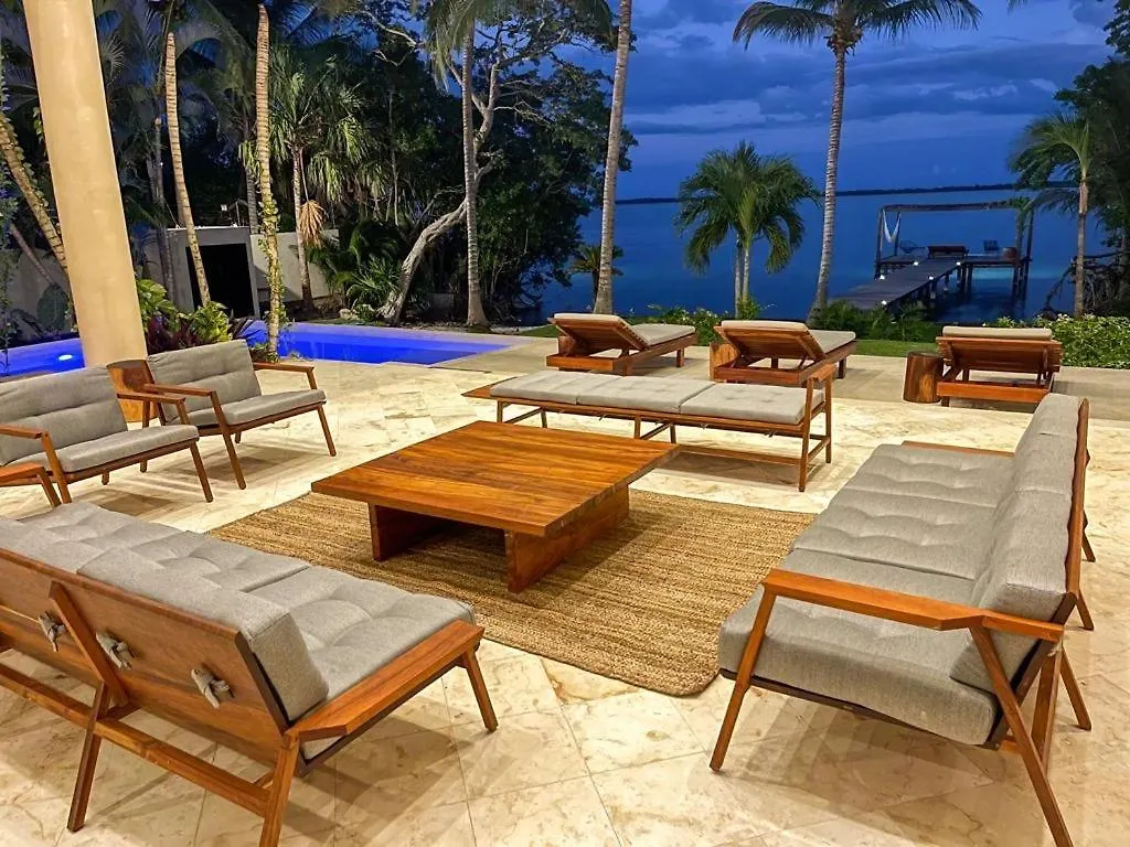 7BR Beautiful Waterfront Villa - Perfect Getaway Calderitas