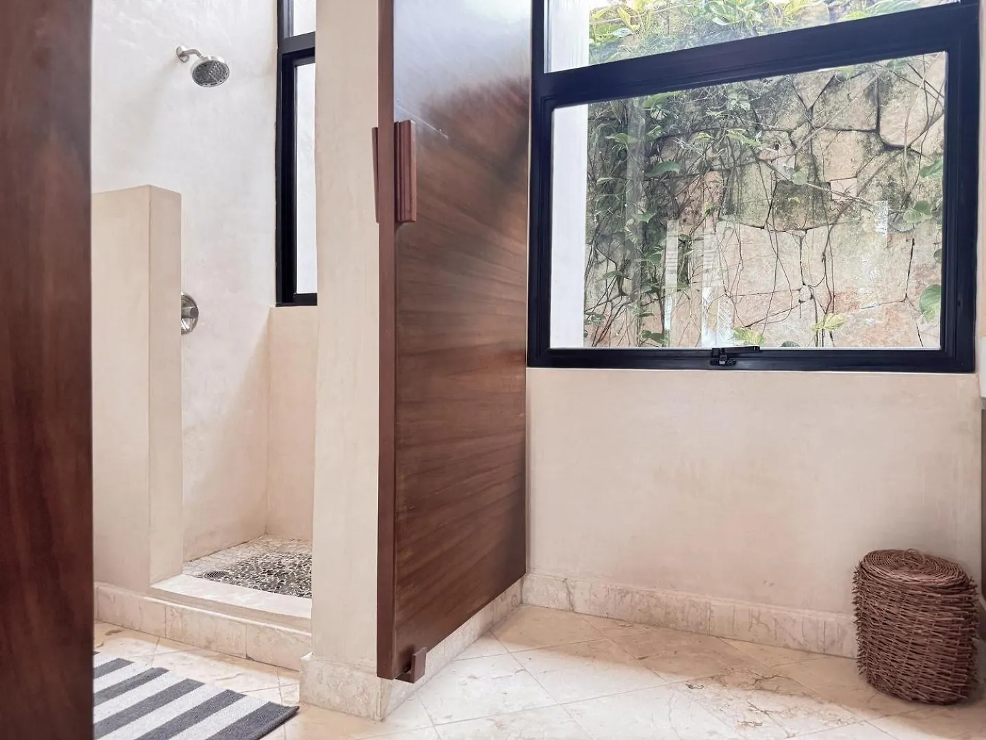 7BR Beautiful Waterfront Villa - Perfect Getaway Calderitas