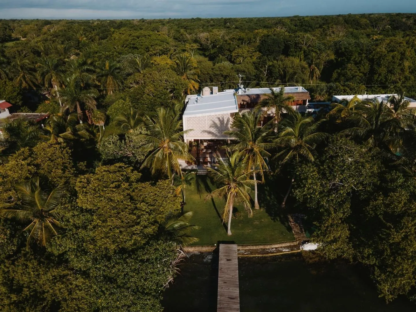 7BR Beautiful Waterfront Villa - Perfect Getaway Calderitas