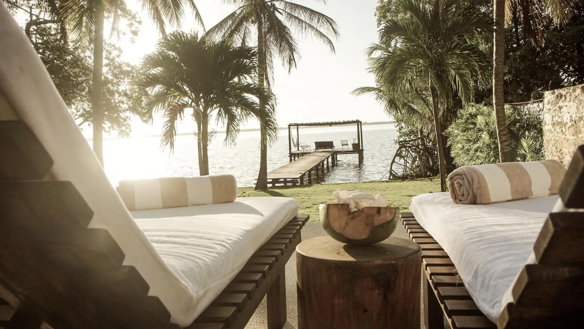 7BR Beautiful Waterfront Villa - Perfect Getaway Calderitas